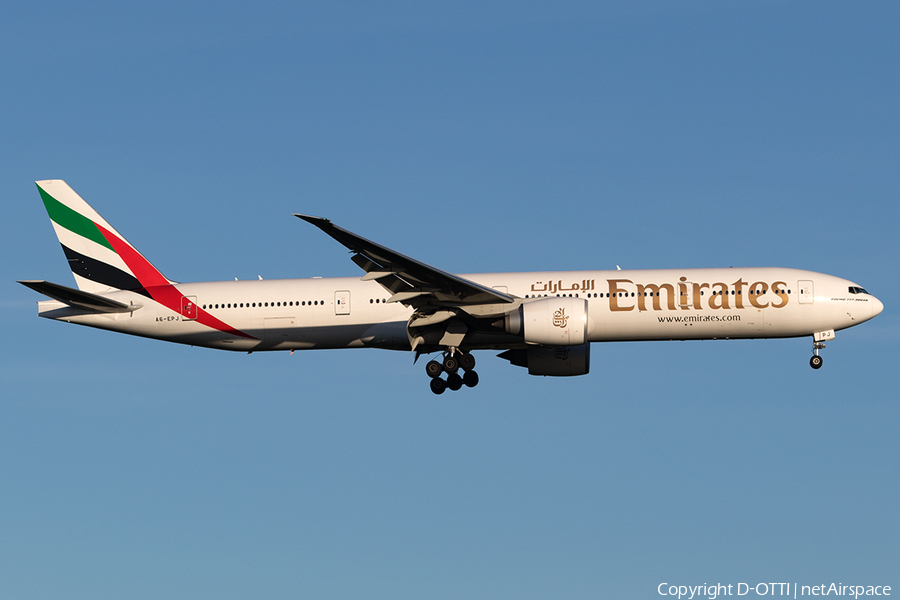 Emirates Boeing 777-31H (A6-EPJ) | Photo 165998