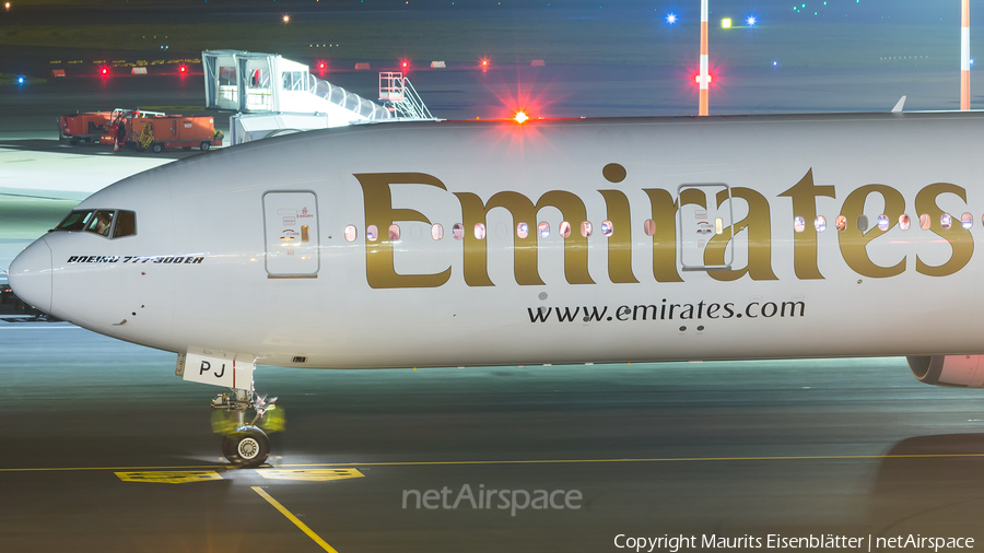Emirates Boeing 777-31H (A6-EPJ) | Photo 189691