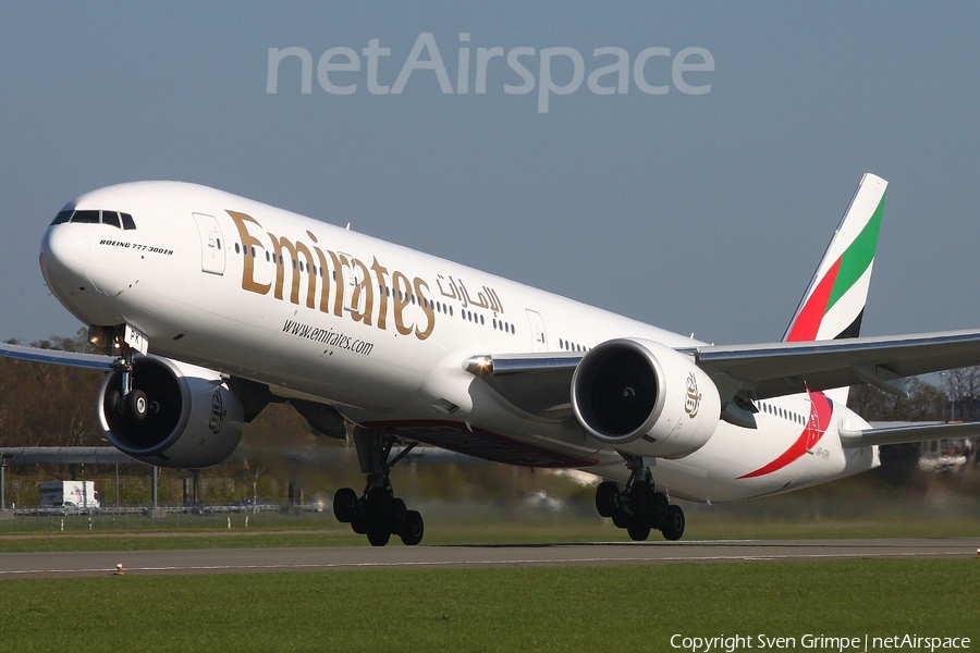 Emirates Boeing 777-31H(ER) (A6-EPK) | Photo 106093