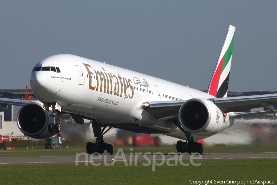 Emirates Boeing 777-31H(ER) (A6-EPK) | Photo 106292