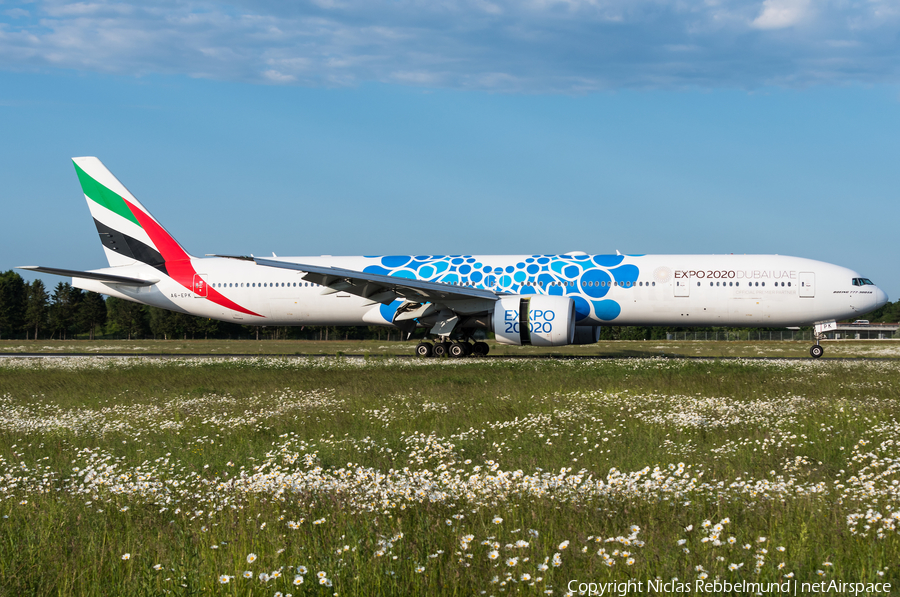 Emirates Boeing 777-31H(ER) (A6-EPK) | Photo 326676