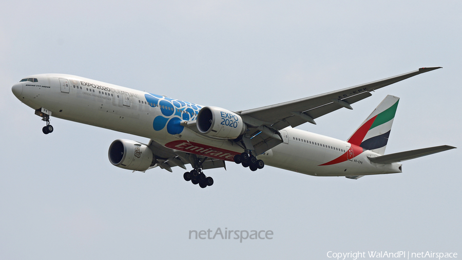 Emirates Boeing 777-31H(ER) (A6-EPK) | Photo 454565