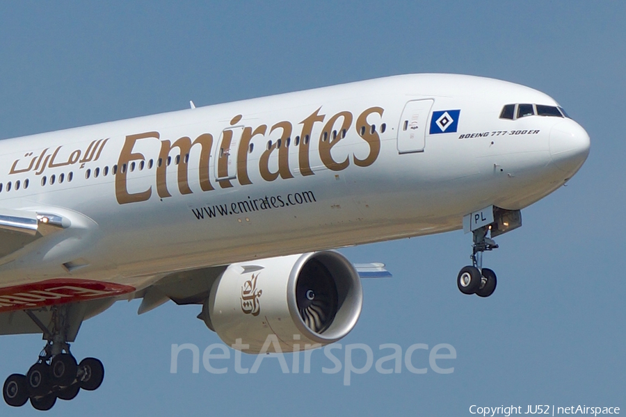 Emirates Boeing 777-31H(ER) (A6-EPL) | Photo 107257