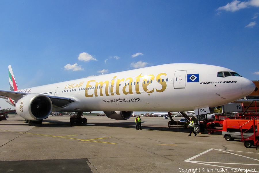 Emirates Boeing 777-31H(ER) (A6-EPL) | Photo 437527