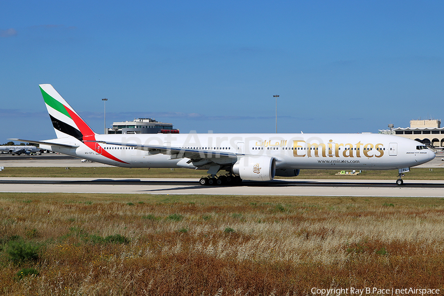 Emirates Boeing 777-31H(ER) (A6-EPL) | Photo 157969