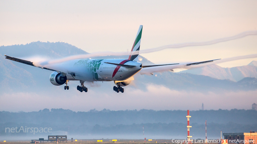 Emirates Boeing 777-31H(ER) (A6-EPL) | Photo 353331