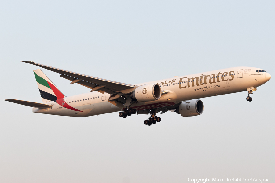 Emirates Boeing 777-31H(ER) (A6-EPN) | Photo 500491