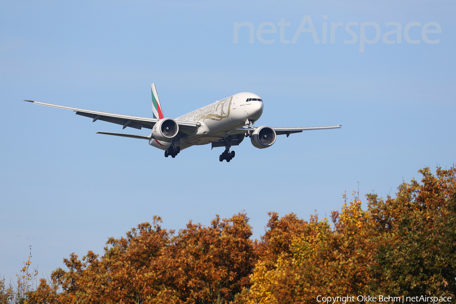 Emirates Boeing 777-31H(ER) (A6-EPO) | Photo 479032