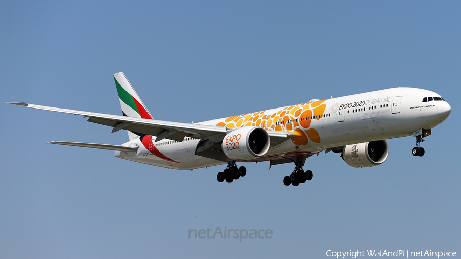 Emirates Boeing 777-31H(ER) (A6-EPO) | Photo 454068