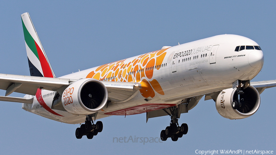 Emirates Boeing 777-31H(ER) (A6-EPO) | Photo 454069