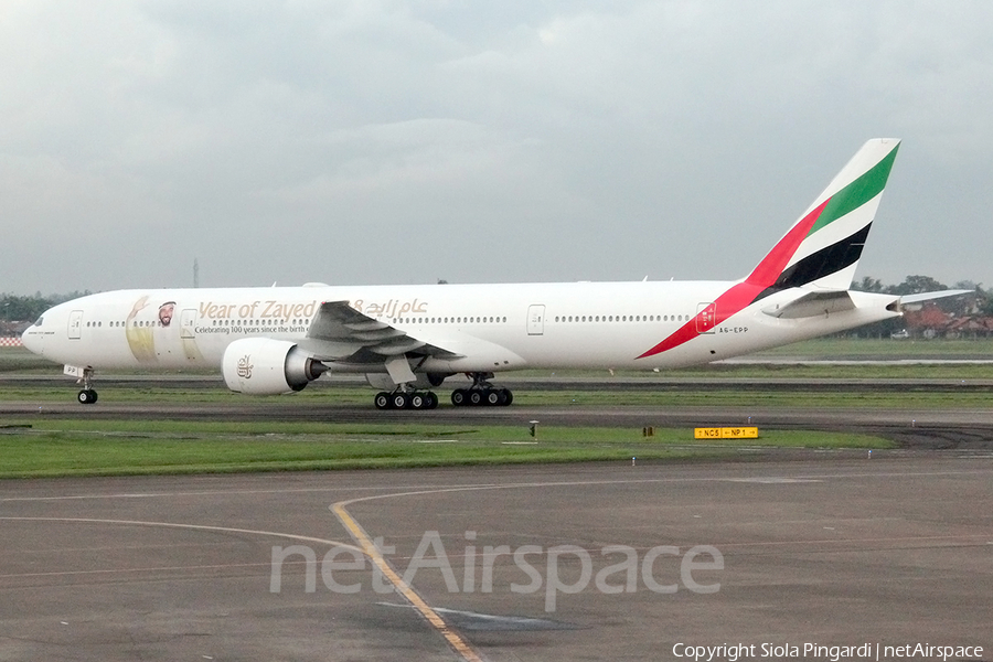 Emirates Boeing 777-31H(ER) (A6-EPP) | Photo 360176