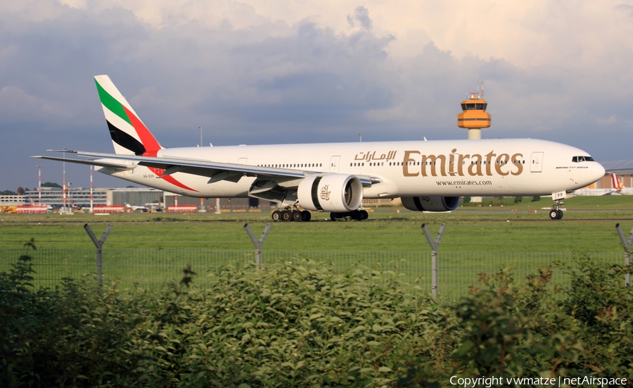 Emirates Boeing 777-31H(ER) (A6-EPP) | Photo 177943