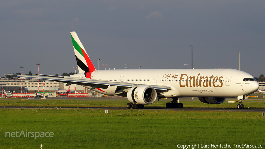 Emirates Boeing 777-31H(ER) (A6-EPP) | Photo 177982