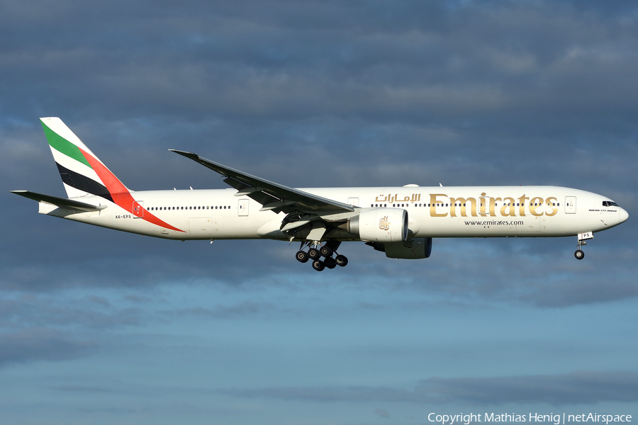 Emirates Boeing 777-31H(ER) (A6-EPS) | Photo 588589