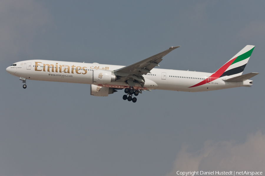 Emirates Boeing 777-31H(ER) (A6-EPS) | Photo 417929