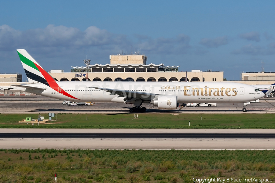 Emirates Boeing 777-31H(ER) (A6-EPS) | Photo 529502