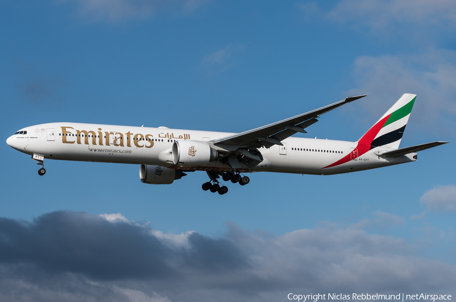 Emirates Boeing 777-31H(ER) (A6-EPT) | Photo 270657