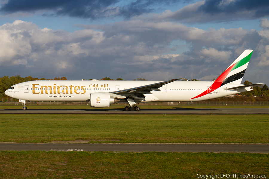 Emirates Boeing 777-31H(ER) (A6-EPT) | Photo 270673