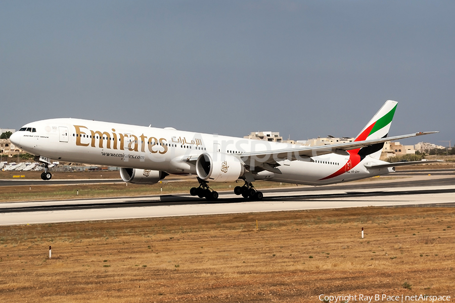 Emirates Boeing 777-31H(ER) (A6-EPT) | Photo 459885