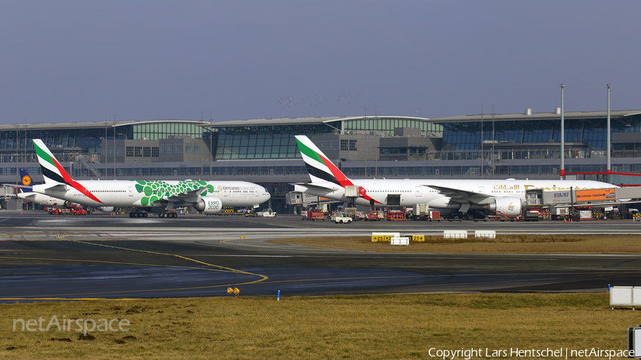 Emirates Boeing 777-31H(ER) (A6-EPU) | Photo 225564
