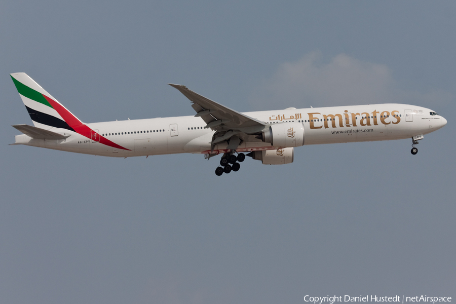 Emirates Boeing 777-31H(ER) (A6-EPV) | Photo 418101