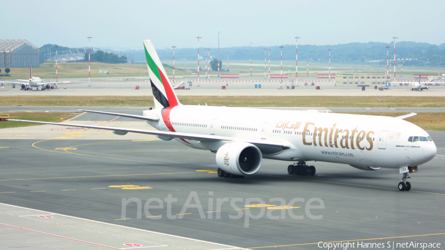 Emirates Boeing 777-31H(ER) (A6-EPV) | Photo 248668