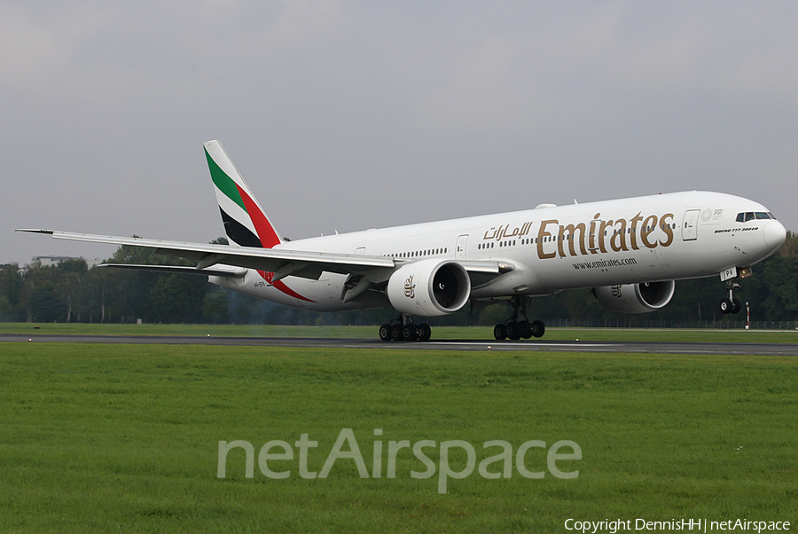 Emirates Boeing 777-31H(ER) (A6-EPV) | Photo 473524