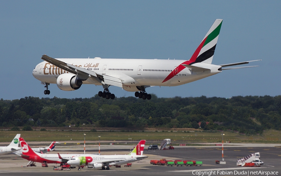 Emirates Boeing 777-31H(ER) (A6-EPW) | Photo 268539