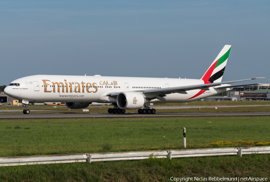 Emirates Boeing 777-31H(ER) (A6-EPW) | Photo 344041