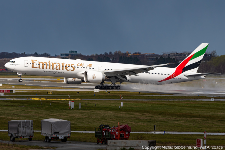 Emirates Boeing 777-31H(ER) (A6-EPW) | Photo 502782