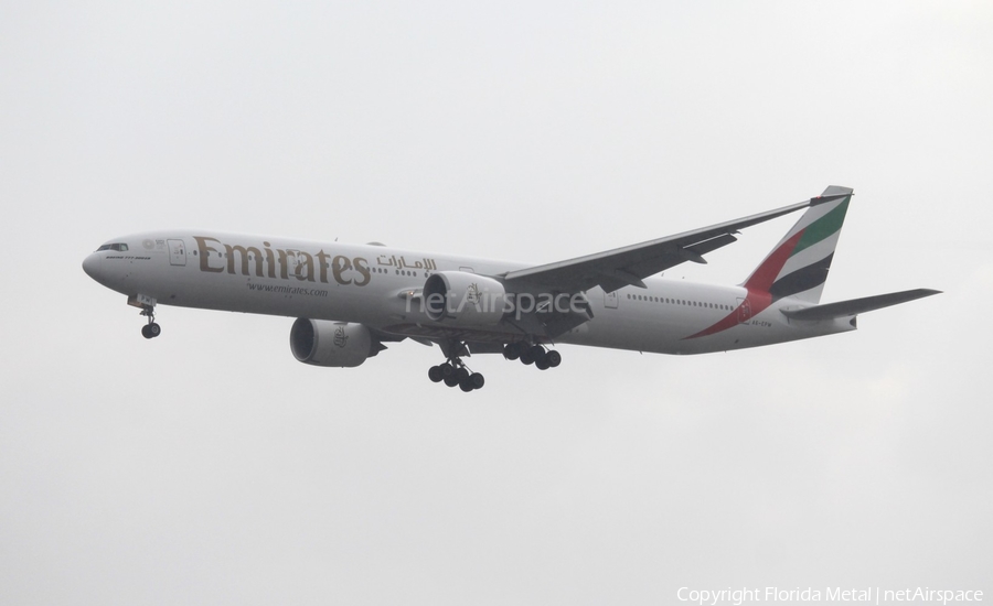 Emirates Boeing 777-31H(ER) (A6-EPW) | Photo 305939