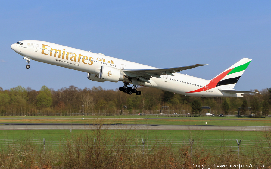Emirates Boeing 777-31H(ER) (A6-EPX) | Photo 238611