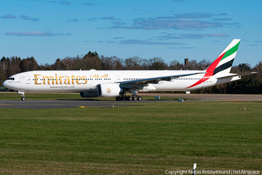 Emirates Boeing 777-31H(ER) (A6-EPX) | Photo 378088