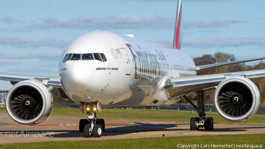 Emirates Boeing 777-31H(ER) (A6-EPX) | Photo 378129