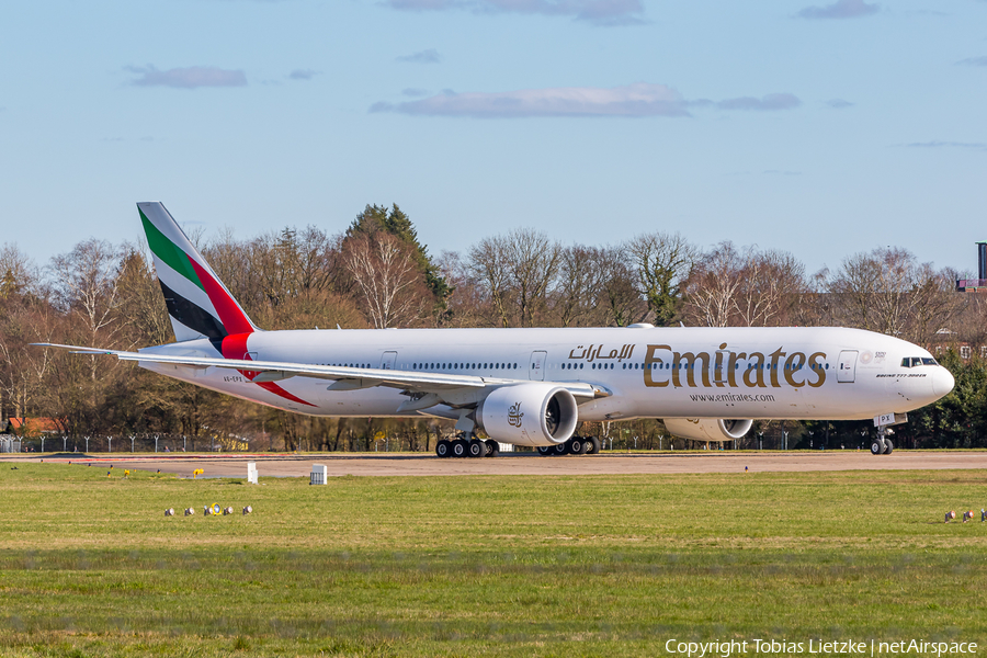 Emirates Boeing 777-31H(ER) (A6-EPX) | Photo 407684