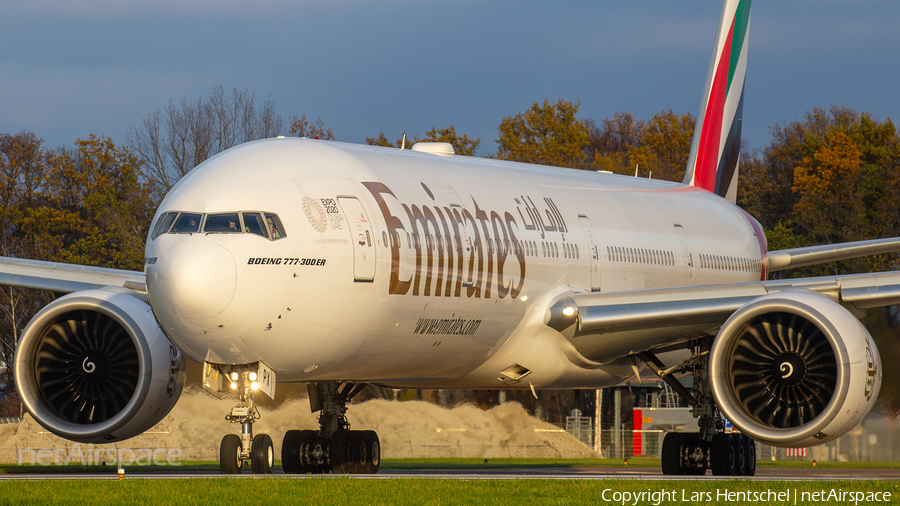 Emirates Boeing 777-31H(ER) (A6-EPX) | Photo 411817