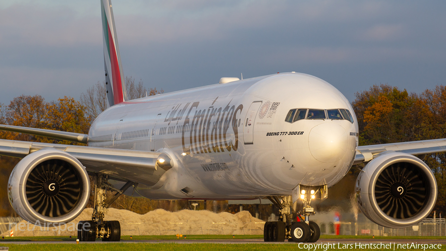 Emirates Boeing 777-31H(ER) (A6-EPX) | Photo 411818
