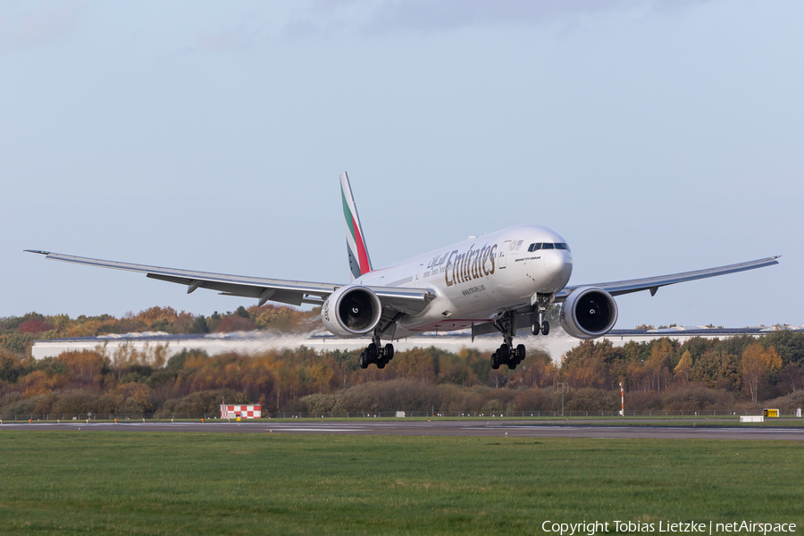 Emirates Boeing 777-31H(ER) (A6-EPY) | Photo 409009