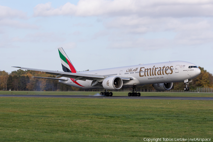 Emirates Boeing 777-31H(ER) (A6-EPY) | Photo 409010
