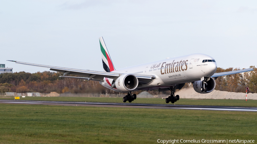 Emirates Boeing 777-31H(ER) (A6-EPY) | Photo 409030