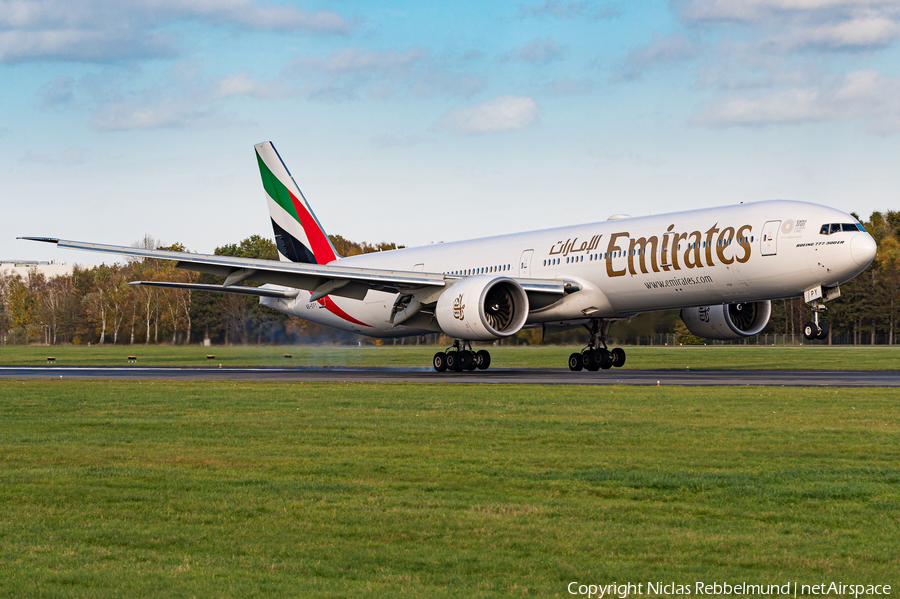 Emirates Boeing 777-31H(ER) (A6-EPY) | Photo 409043