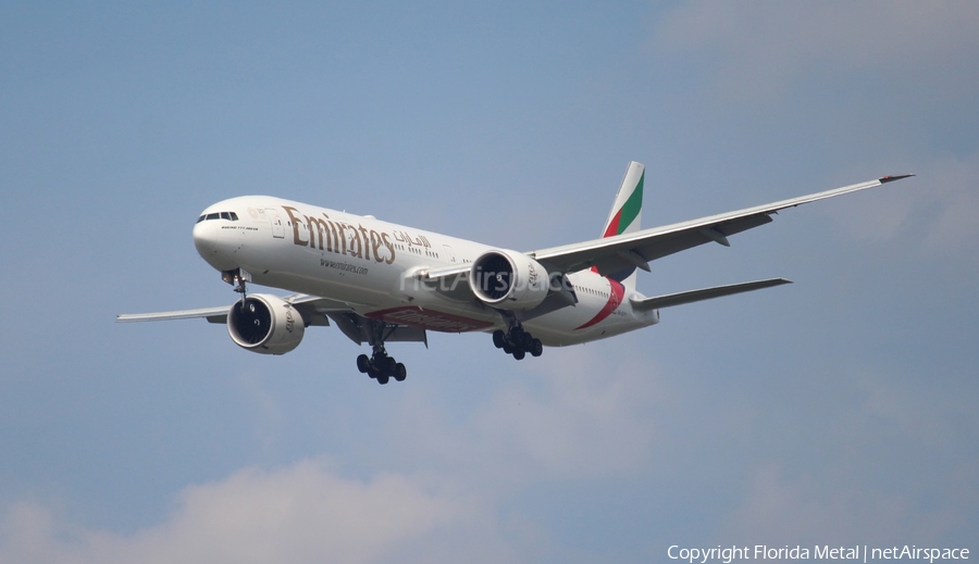 Emirates Boeing 777-31H(ER) (A6-EPY) | Photo 435056