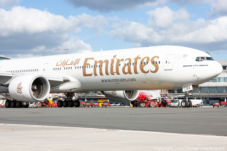 Emirates Boeing 777-31H(ER) (A6-EQA) | Photo 307342