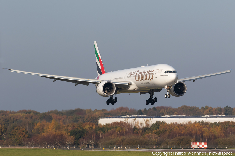 Emirates Boeing 777-31H(ER) (A6-EQA) | Photo 409800