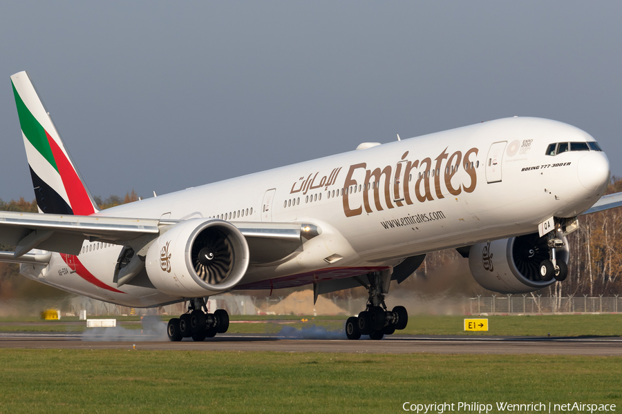 Emirates Boeing 777-31H(ER) (A6-EQA) | Photo 409801