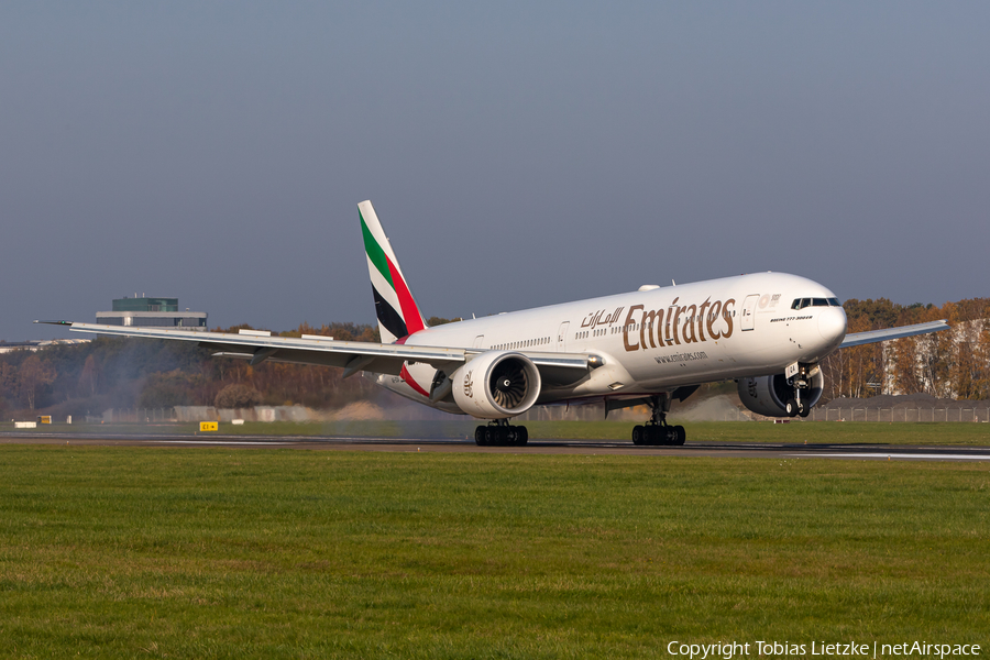 Emirates Boeing 777-31H(ER) (A6-EQA) | Photo 409840