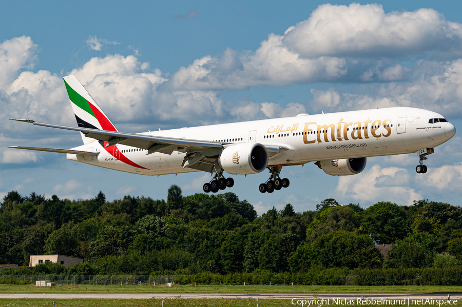 Emirates Boeing 777-31H(ER) (A6-EQA) | Photo 468732