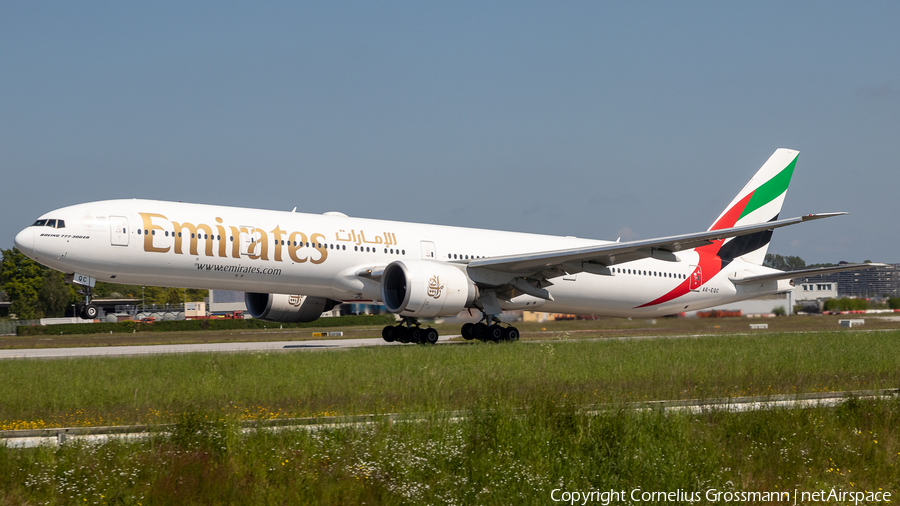 Emirates Boeing 777-31H(ER) (A6-EQC) | Photo 450055