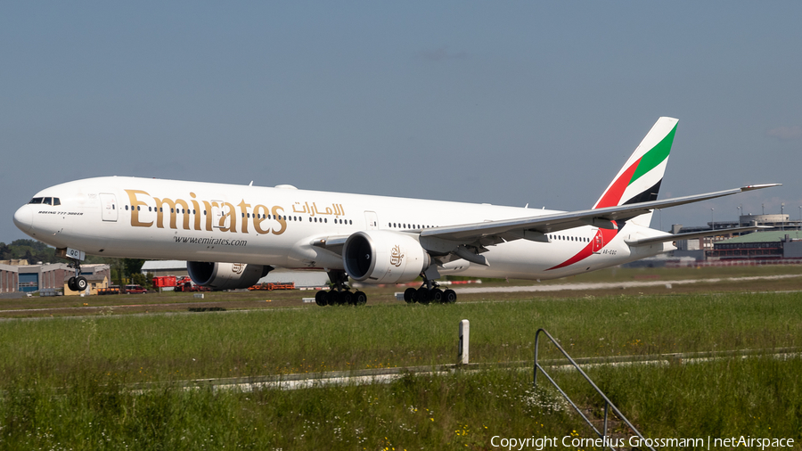 Emirates Boeing 777-31H(ER) (A6-EQC) | Photo 450057