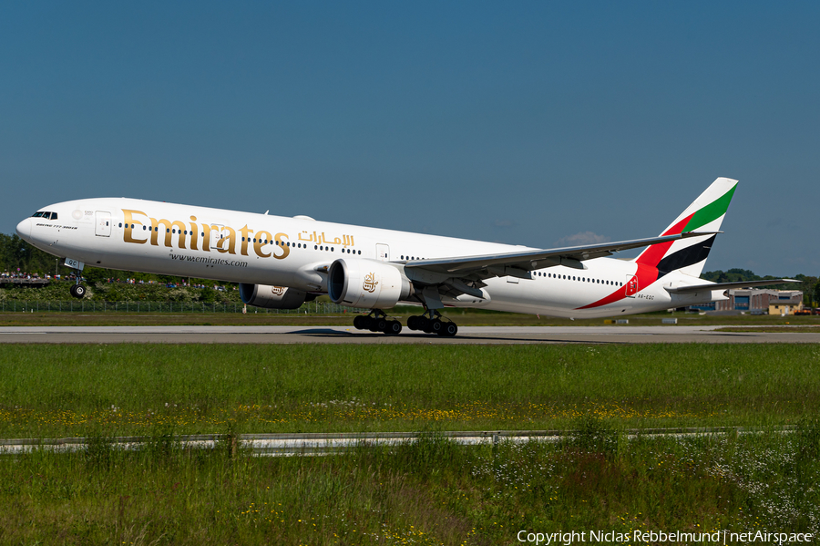 Emirates Boeing 777-31H(ER) (A6-EQC) | Photo 450070